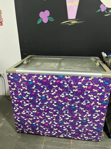 FREEZER COM ADESIVO DE UNICÓRNIO,PODE TIRAR!