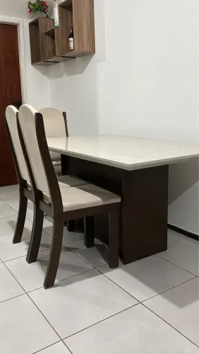 Mesa com 6 cadeiras