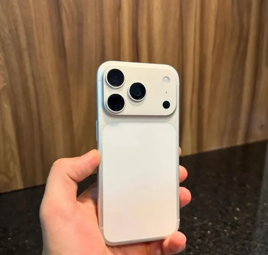 iPhone 11 64GB na carcaça do 17 Pro $2.000,00