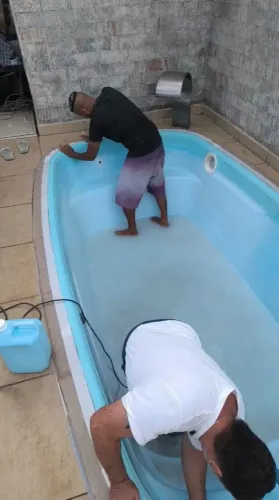 LIXAR PISCINA DE FIBRA