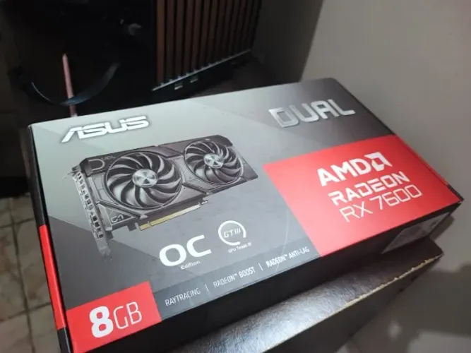 Placa de Vídeo ASUS Dual AMD Radeon RX 7600 OC 8GB - Estado de Nova / Na Caixa