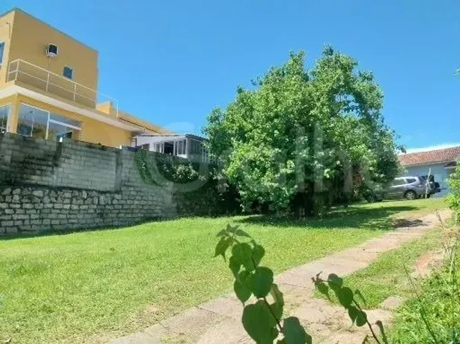 Terreno com 1.856,44mª com 2 casas na Ponta das Canas.