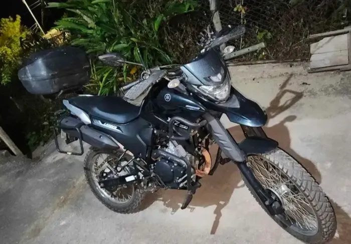 Motocicleta lander super nova pronta pra sua aventura! 