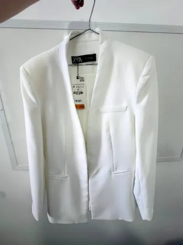 Terno/Terninho/Blazer Zara Feminino Branco, Tam M, nunca usado, novo.