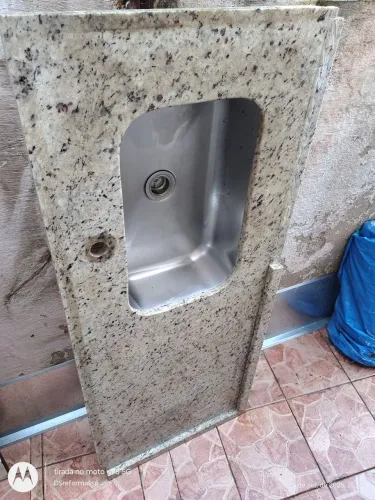 Pia de granito natural e balcão p/ cozinha Americana