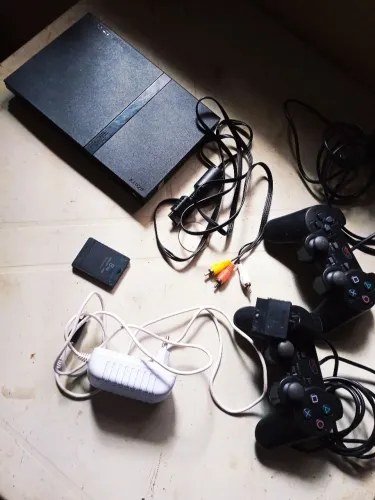 Vendo PS2 leia a descrição