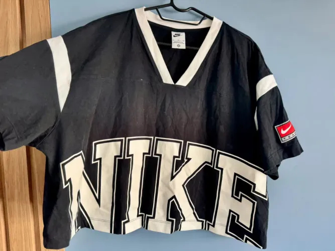 Camiseta cropped Nike Sportwear TAM GG