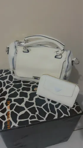 Vendo bolsas e carteiras