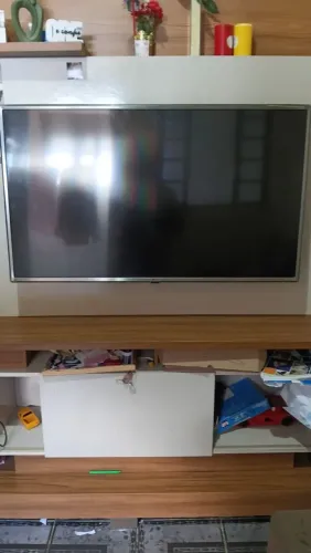TV LG 43" com Defeito