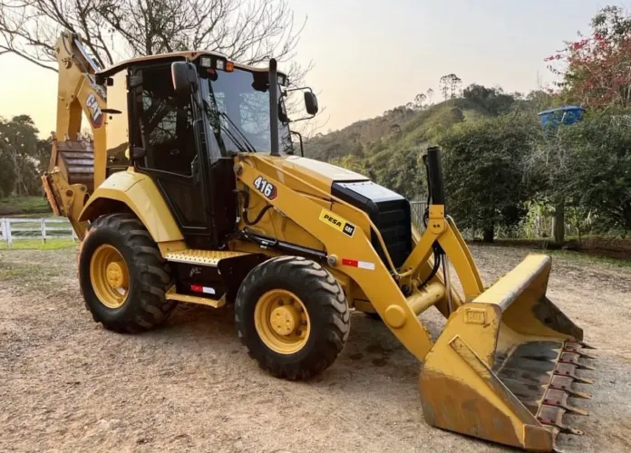Retroescavadeira Caterpillar 416 2022 - Em até 120x