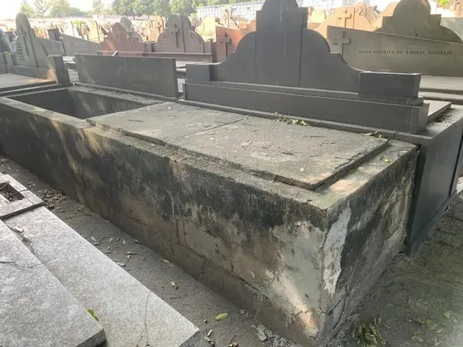 VENDO JAZIGO PERPETUO NO CEMITERIO SAO FRANCISCO XAVIER , CAJU/RJ