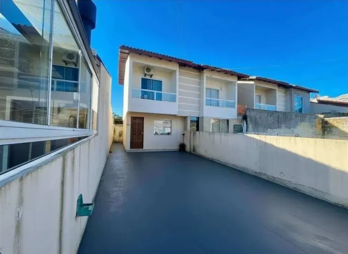 Sobrado à venda em São José, Forquilhas, com 2 quartos, 70m²
