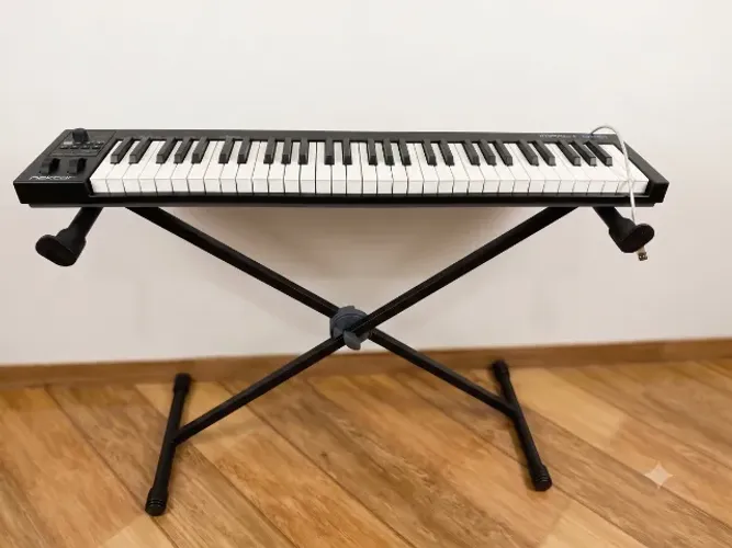 Teclado Controlador Nektar Impact LX61+ (61 Teclas) + Suporte em X e Cabo