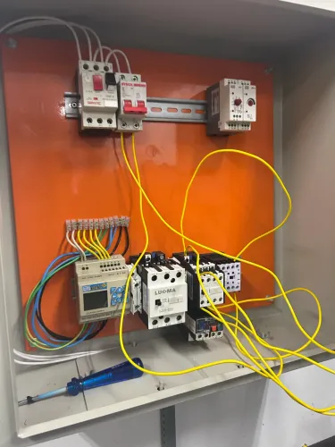 Faço instalação elétrica 
