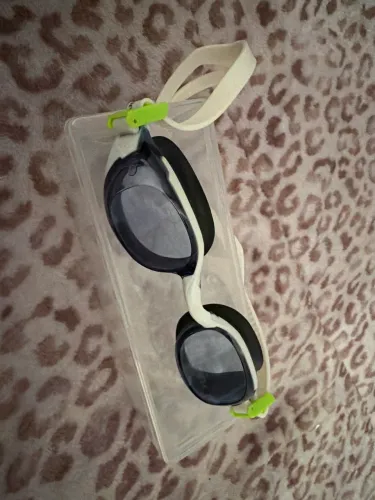 Vendo óculos de natação