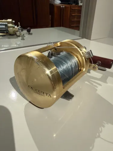 Carretilha Shimano Calcutta 700