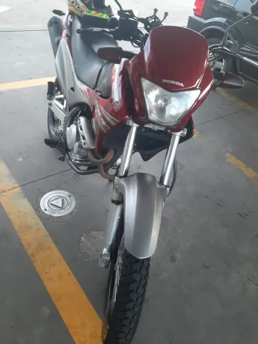 Vendo porque quero moto de menor valor, e o resto em dinheiro porque estou precisando