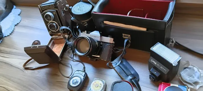 2 cameras antigas super novas e funcionando com lentes sobresalente noviisimas