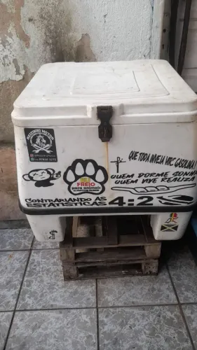 Baú 90 litros.