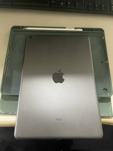 IPAD 8ª Geração SEMI-NOVO c/caneta e teclado 
