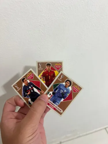 3 Figurinhas legends copa 2022 ( Gavi, Ochoa e Varane bronze)