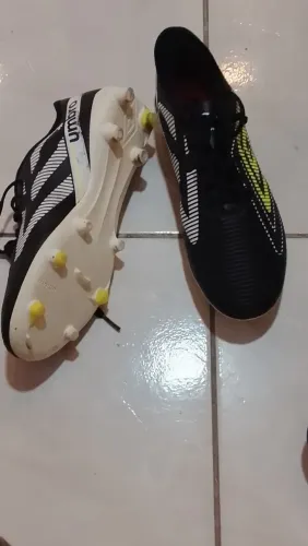 Chuteiras ás duas por 100 