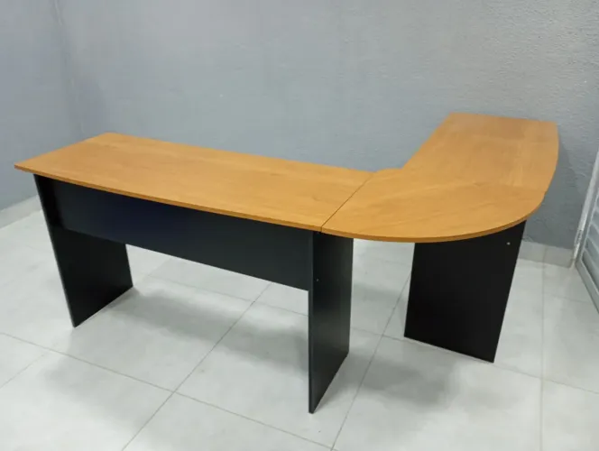 Mesa de Escritório 