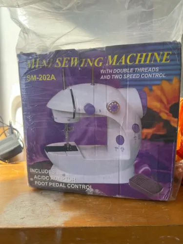 Mini máquina de costurar