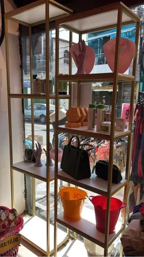 Móveis para loja na promoção
