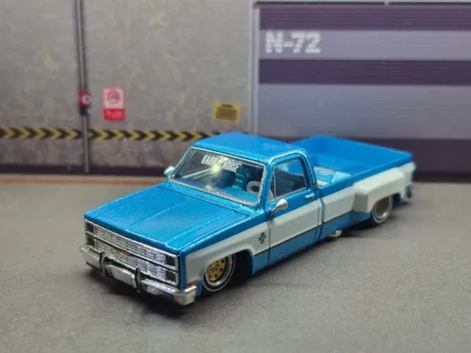 Chevrolet Silverado Dually Vintage Spec V1 - Kaido House - Mini GT - 1/64
