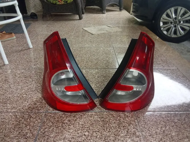 Lanterna Traseira Sandero
