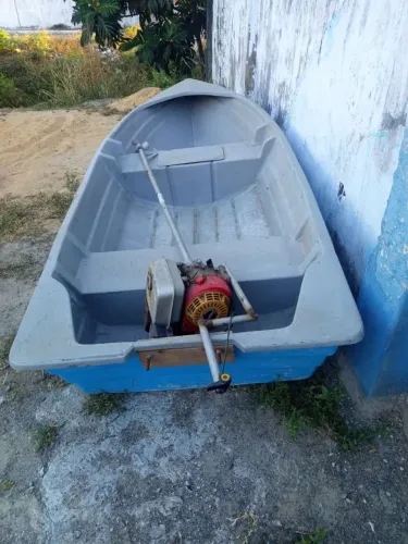 Barco de fibra em boas condições