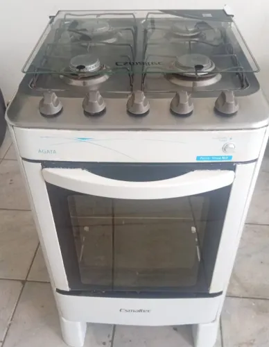 Fogão em bom estado dependendo do lugar fasso entrega.