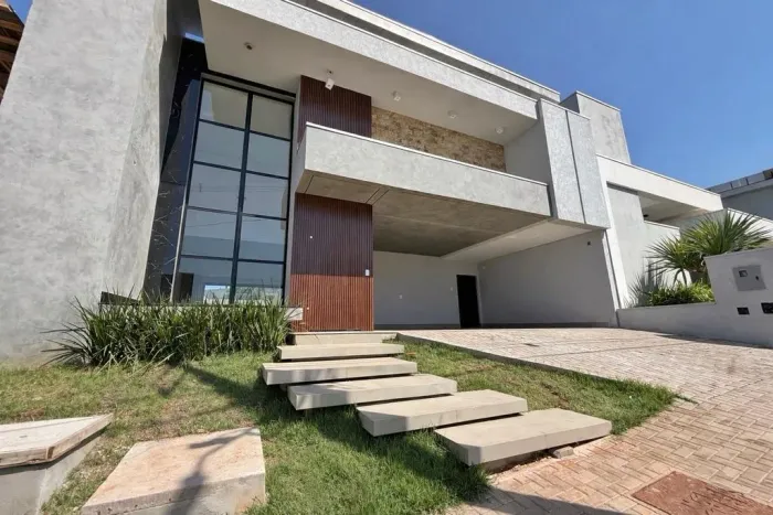 Casa à venda em Maringá, Parque Industrial, com 3 suítes, com 205 m², Hayashi