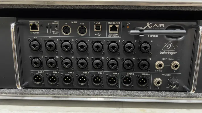 Behringer XR18 com case 
