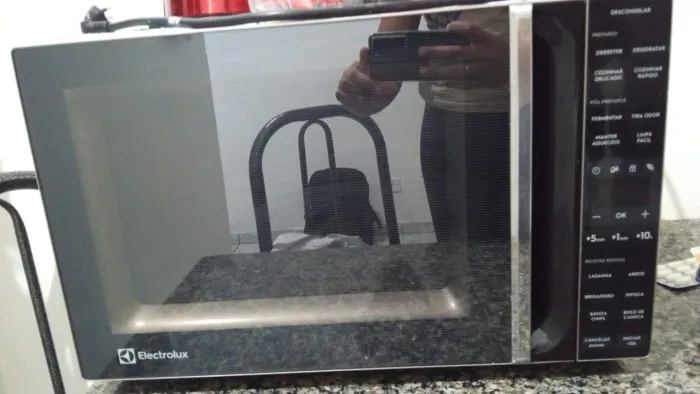 Vende-se microondas semi novo