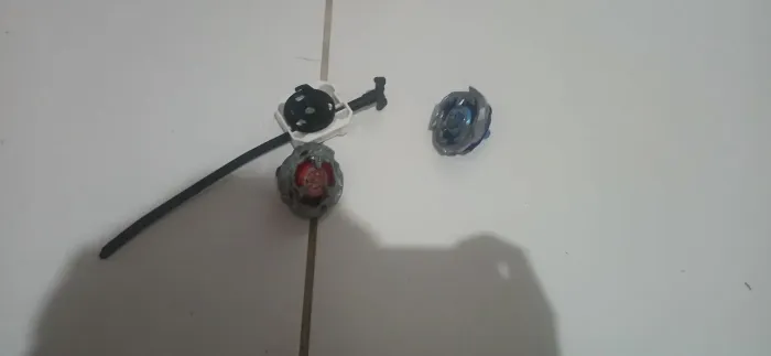 Vendo beyblade x + beyblades originais