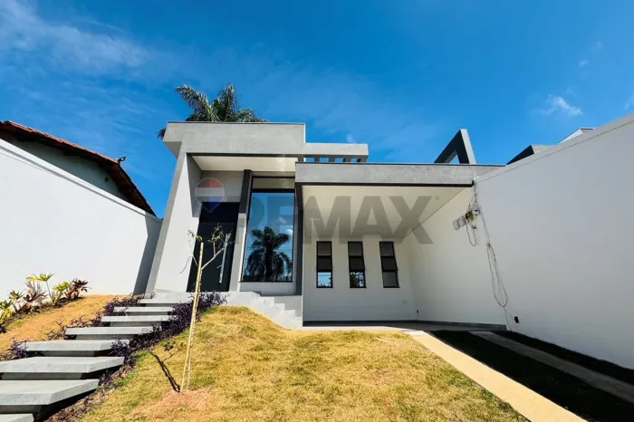 Casa linear 4 quartos com piscina, bairro Trevo Belo Horizonte!
