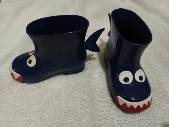 Bota tubarão bebe infantil 19/20