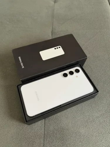 Samsung s24 Fe branco 256gb! Aceito trocas e cartão.