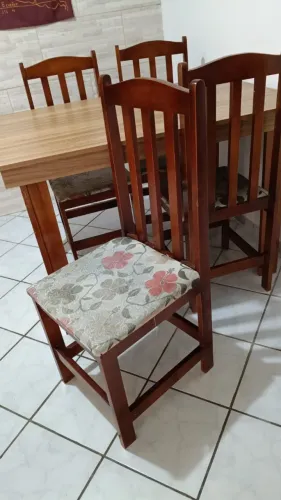 Mesa com cadeiras