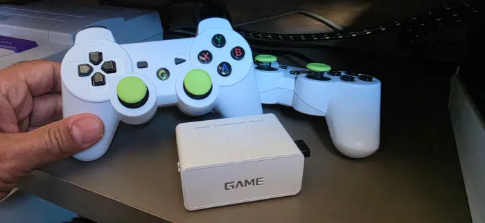 Console Y7 com 2 controles recarregáveis