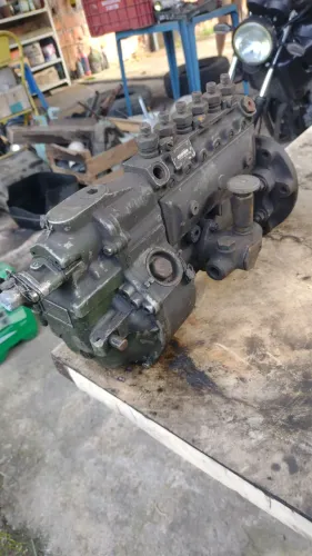 Vendo bomba injetora de MB