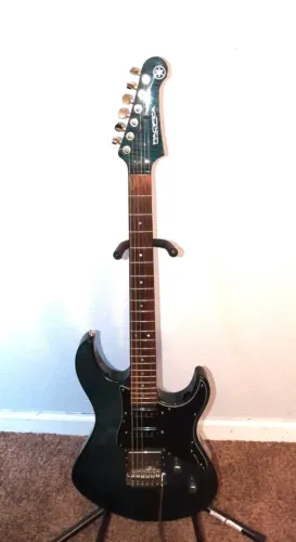 Guitarra Yamaha 612