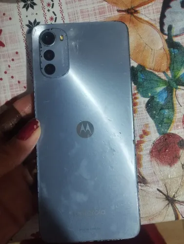 Moto E32 ótimo estado apenas a câmera da frente com problemas e meio oruin o botão de liga