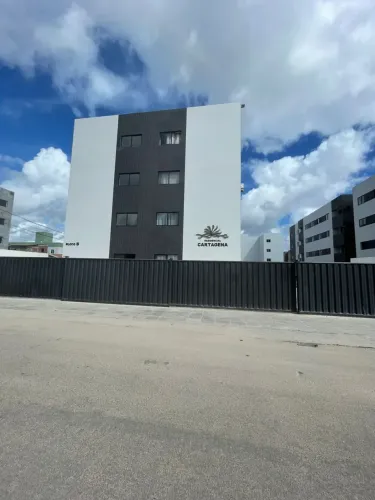Aluga-se apartamento no segundo andar com área de lazer
