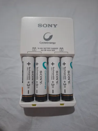 Carregador sony c/pilhas recarregáveis 