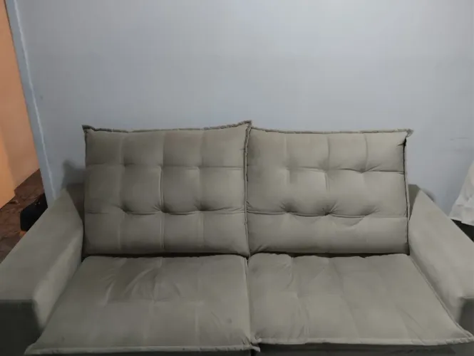 SOFÁ RETRÁTIL E VELUDO