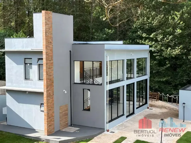 Casa de Condomínio à Venda em Jundiaí Bairro Caxambu, 250m² de área interna