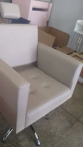 Poltrona para cabeleireira disponível a pronta entrega!